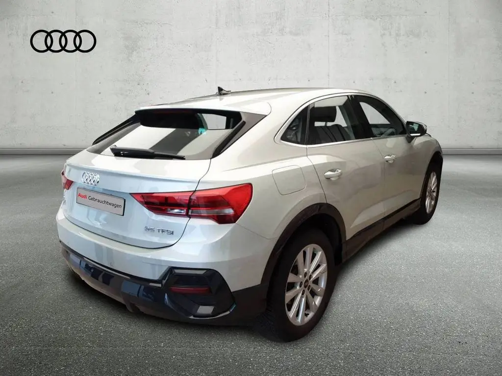 Photo 1 : Audi Q3 2023 Essence