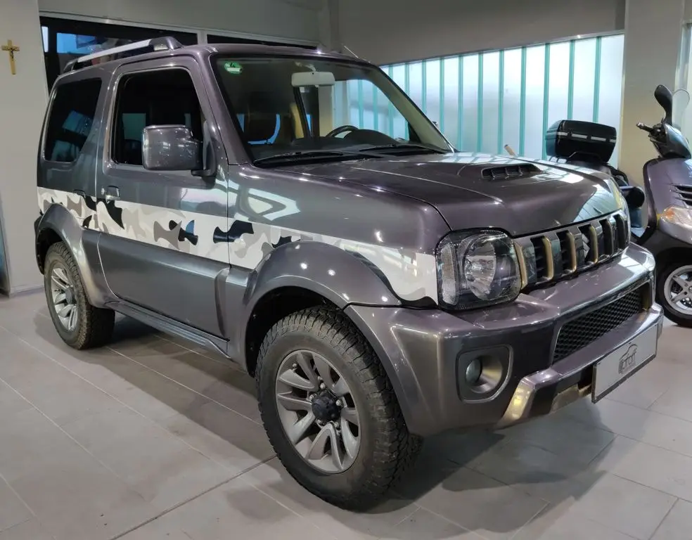 Photo 1 : Suzuki Jimny 2017 Petrol