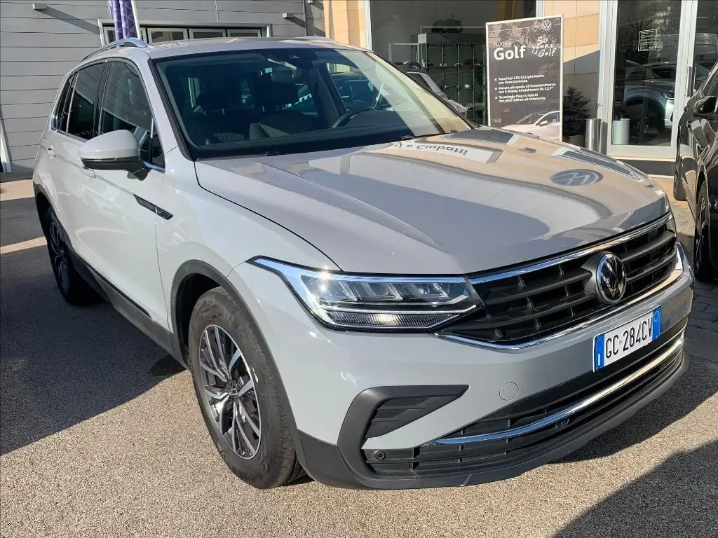 Photo 1 : Volkswagen Tiguan 2020 Essence