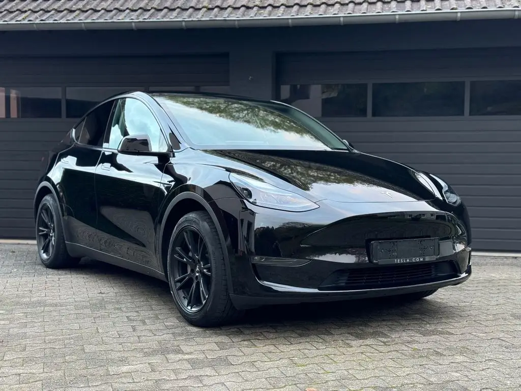 Photo 1 : Tesla Model Y 2023 Non renseigné