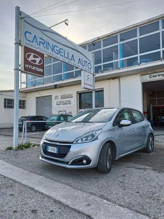 Photo 1 : Peugeot 208 2016 Essence