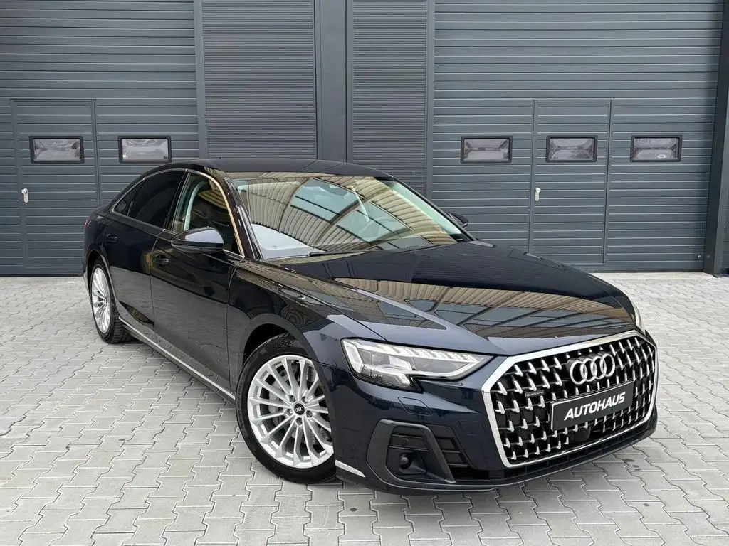 Photo 1 : Audi A8 2023 Petrol