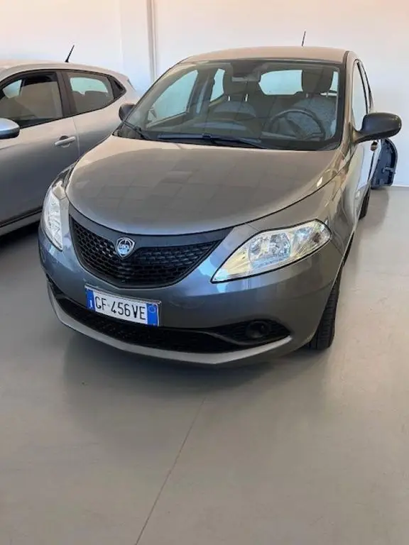 Photo 1 : Lancia Ypsilon 2021 Hybrid