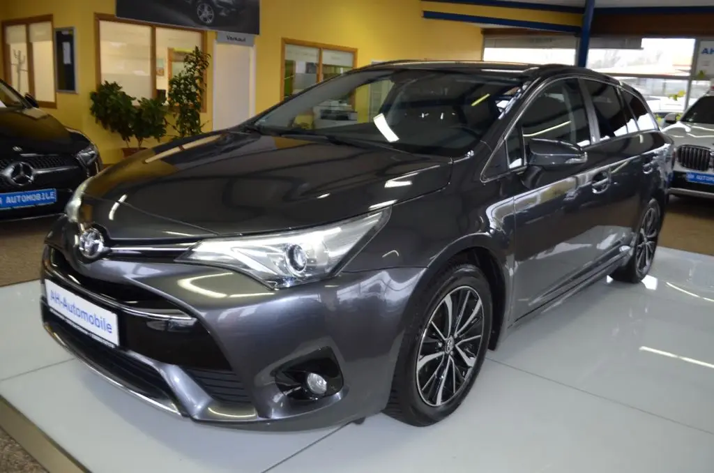 Photo 1 : Toyota Avensis 2018 Essence