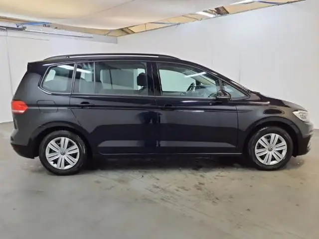 Photo 1 : Volkswagen Touran 2023 Petrol