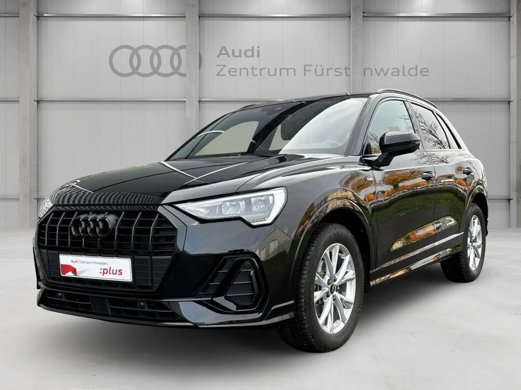 Photo 1 : Audi Q3 2023 Petrol