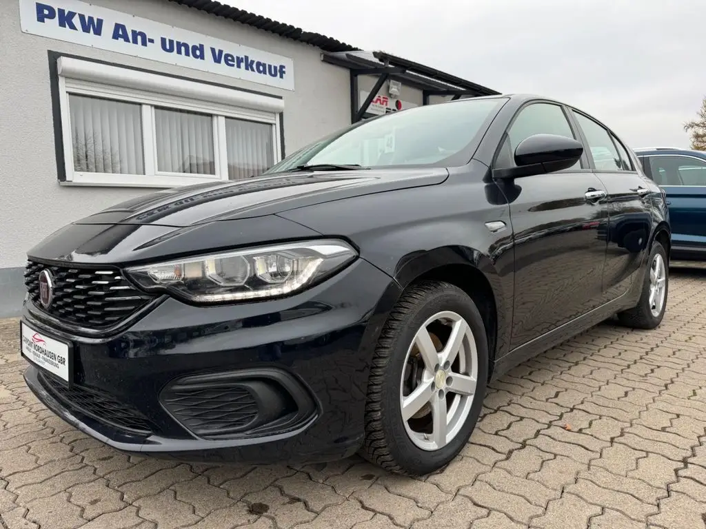 Photo 1 : Fiat Tipo 2017 Petrol