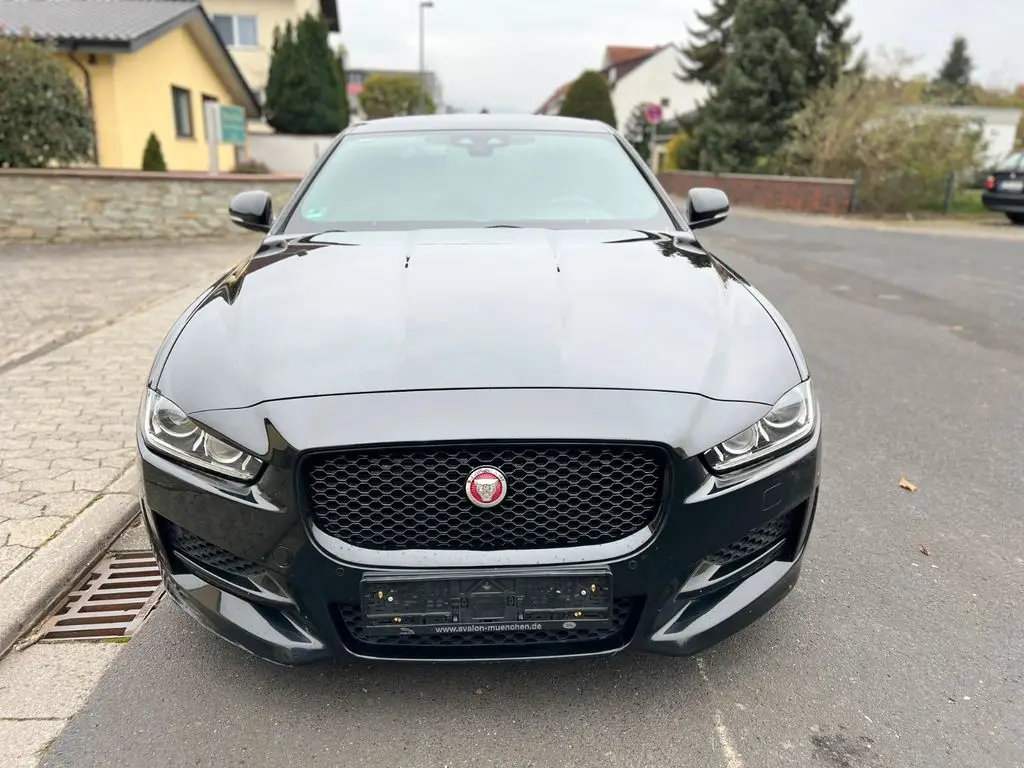 Photo 1 : Jaguar Xe 2017 Diesel