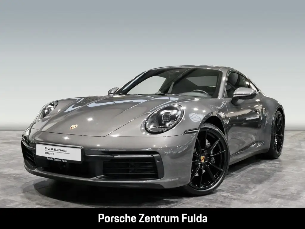 Photo 1 : Porsche 992 2021 Essence