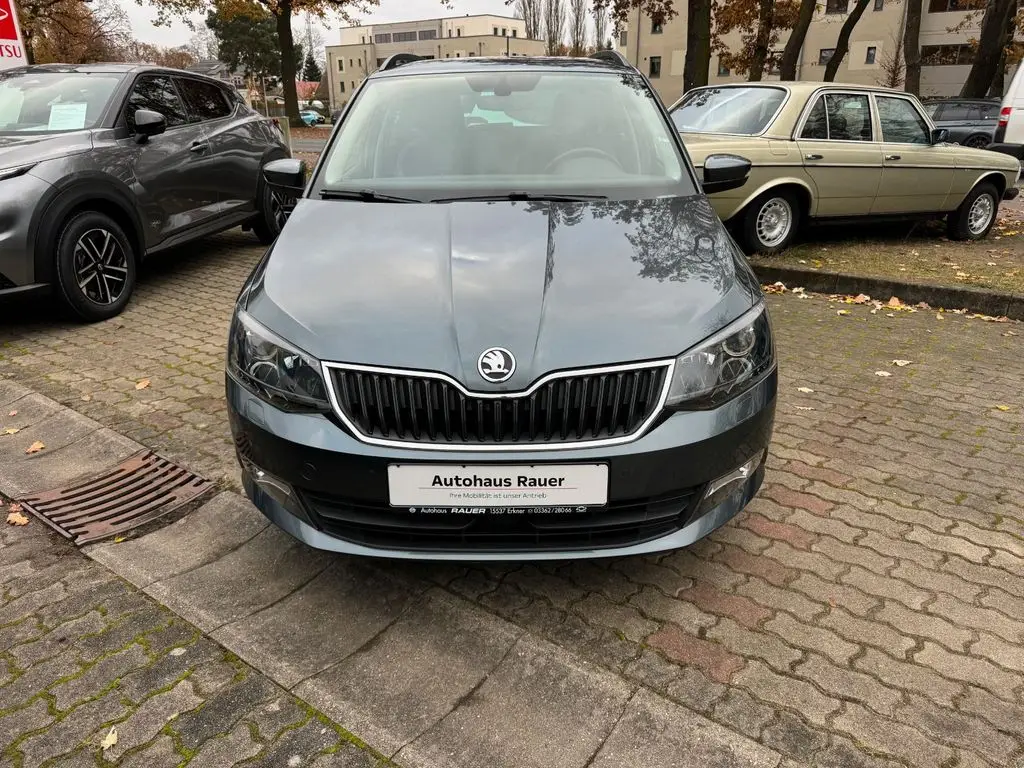 Photo 1 : Skoda Fabia 2017 Essence