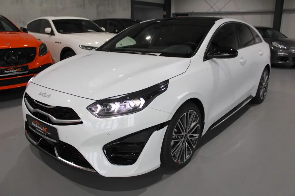 Photo 1 : Kia Proceed 2024 Petrol