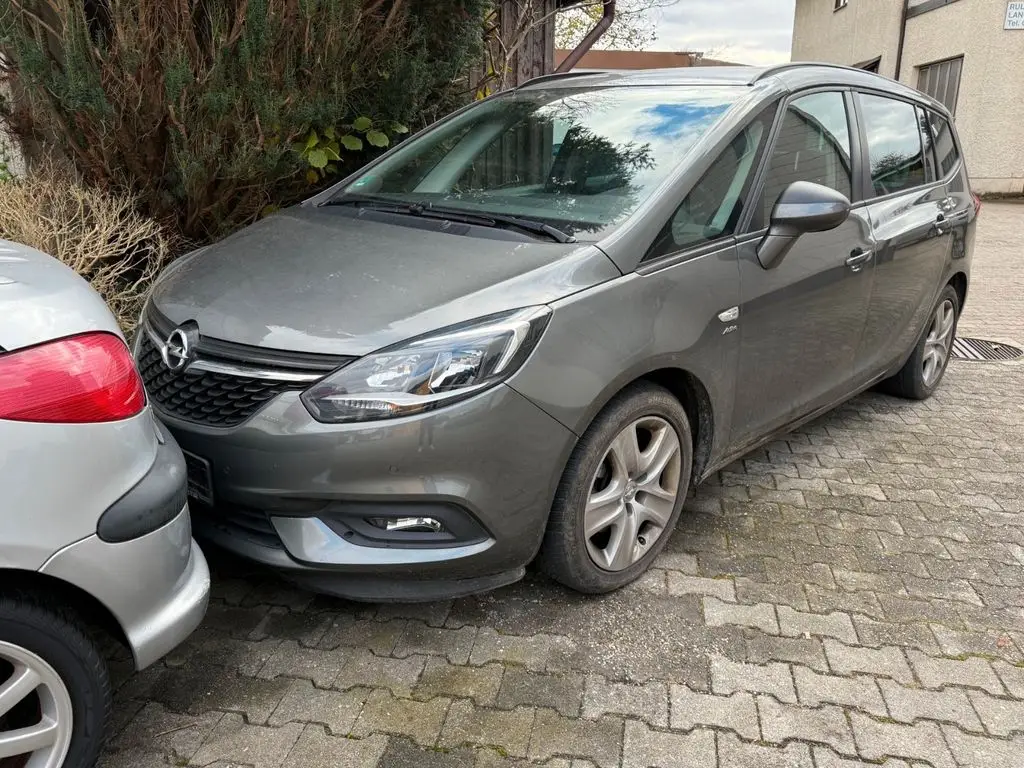 Photo 1 : Opel Zafira 2016 Essence