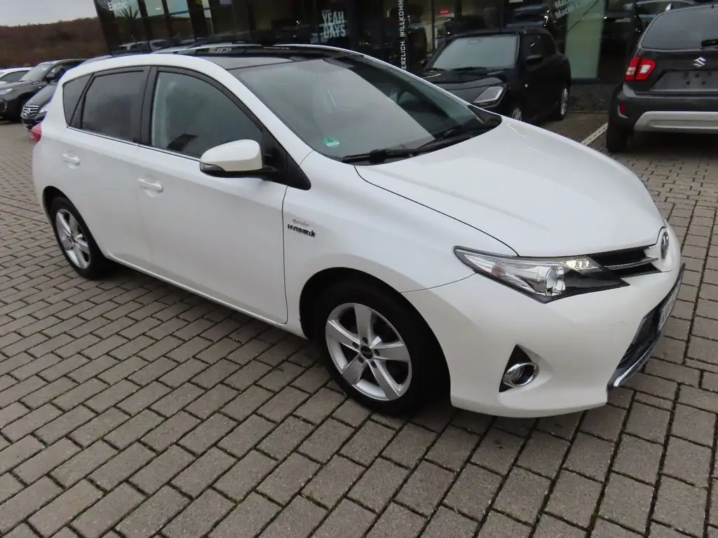 Photo 1 : Toyota Auris 2015 Hybride