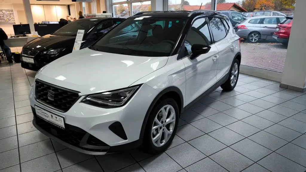 Photo 1 : Seat Arona 2024 Petrol