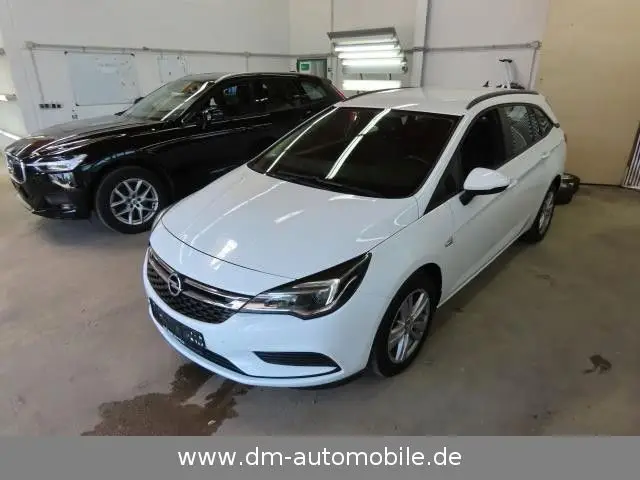 Photo 1 : Opel Astra 2019 Essence