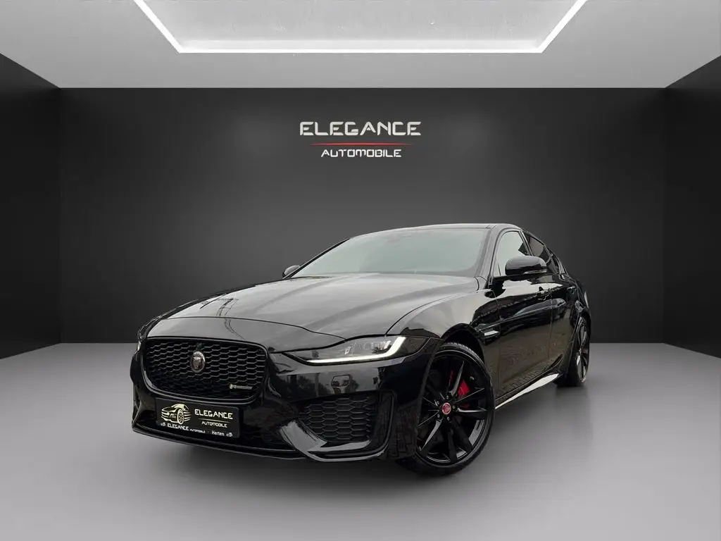 Photo 1 : Jaguar Xe 2020 Essence