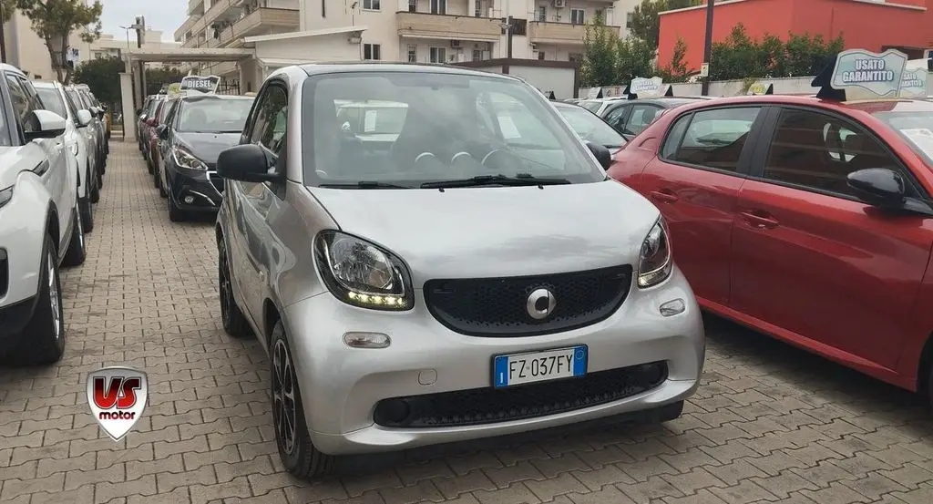 Photo 1 : Smart Fortwo 2016 Petrol