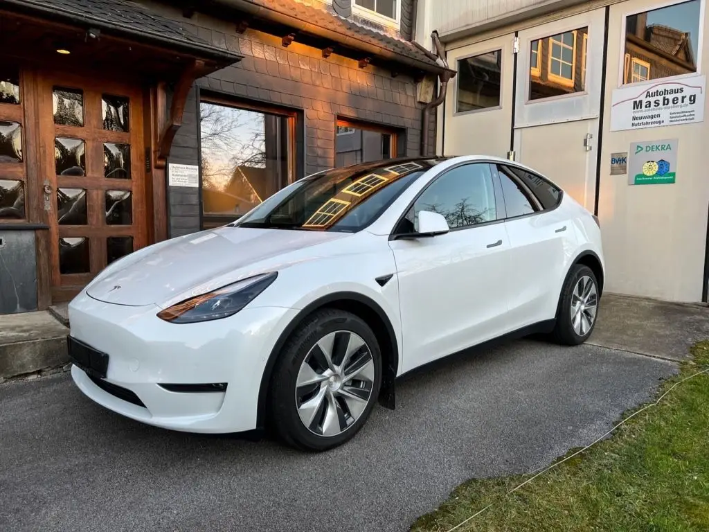 Photo 1 : Tesla Model Y 2023 Not specified