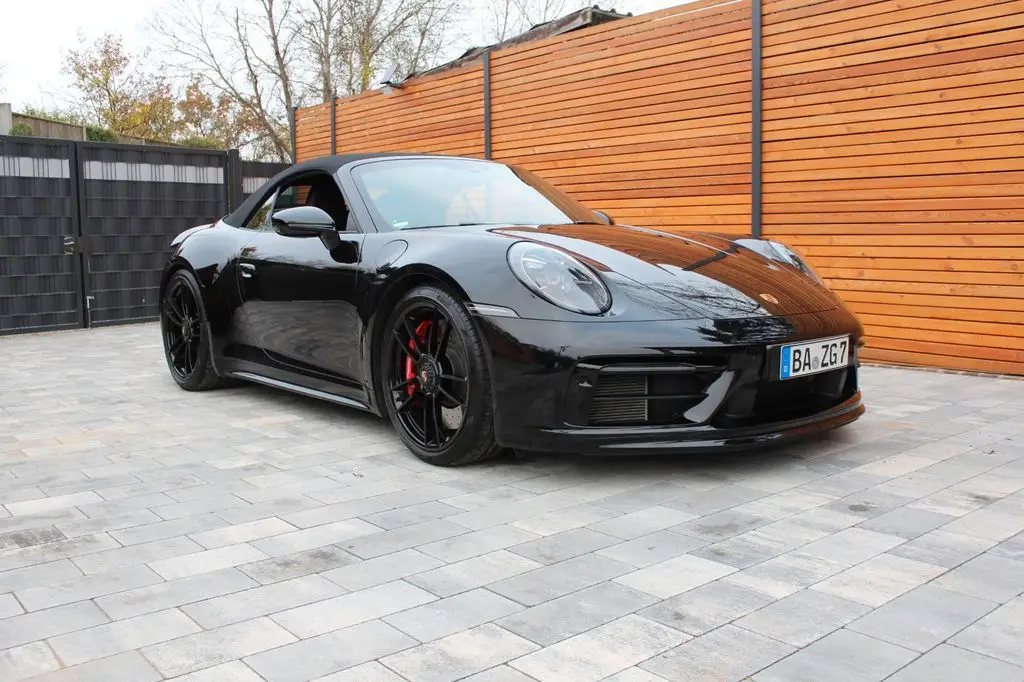 Photo 1 : Porsche 992 2022 Petrol