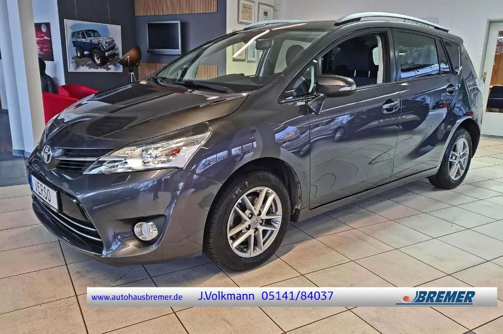 Photo 1 : Toyota Verso 2015 Petrol