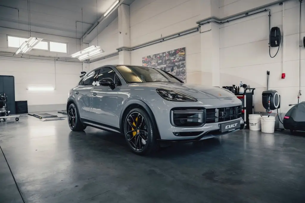 Photo 1 : Porsche Cayenne 2022 Petrol