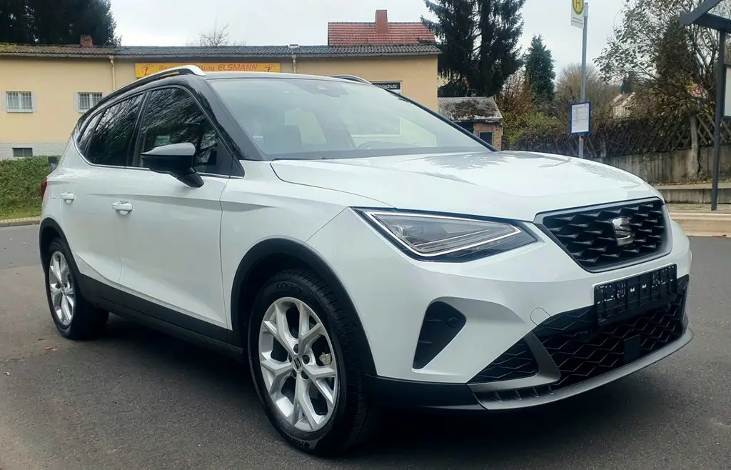 Photo 1 : Seat Arona 2024 Petrol