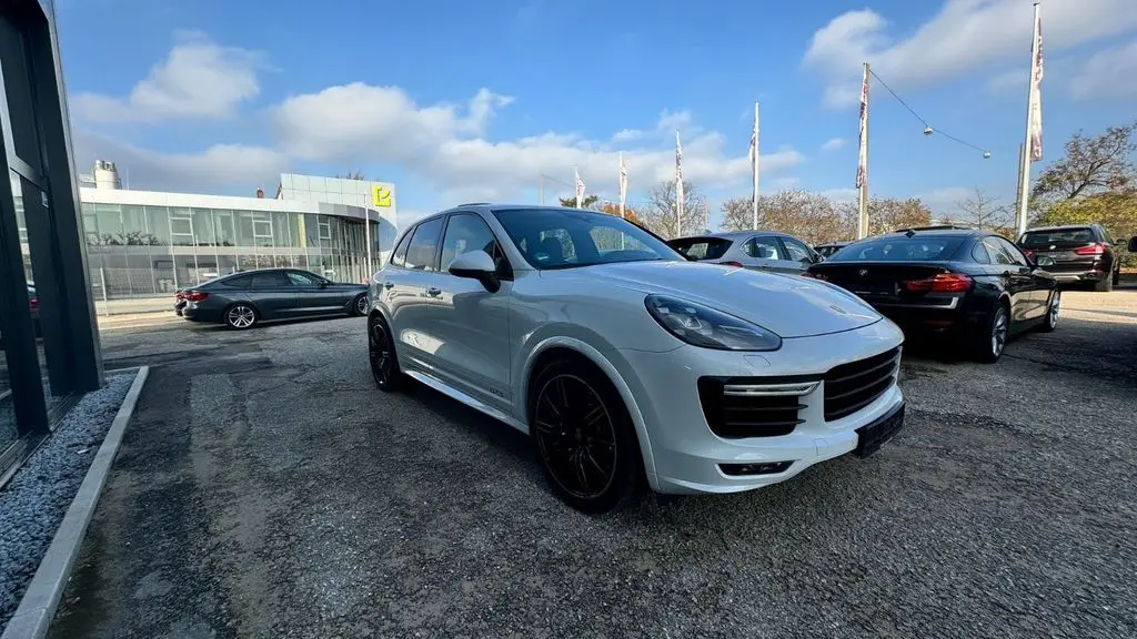 Photo 1 : Porsche Cayenne 2015 Essence