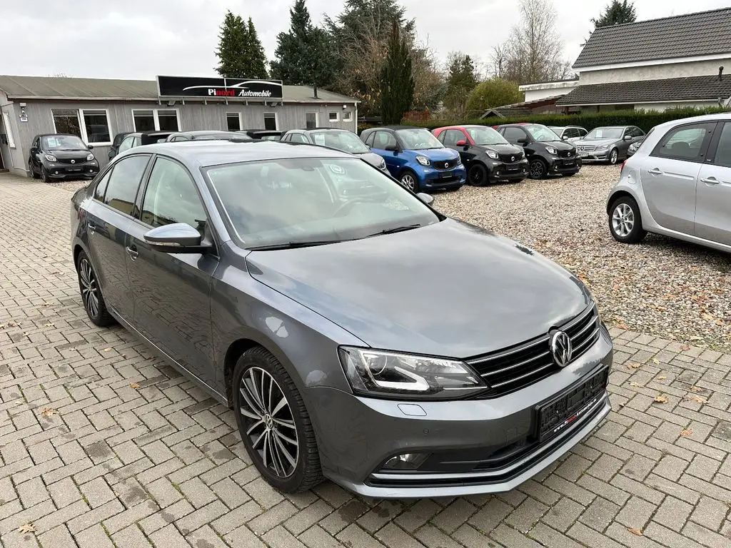 Photo 1 : Volkswagen Jetta 2016 Essence