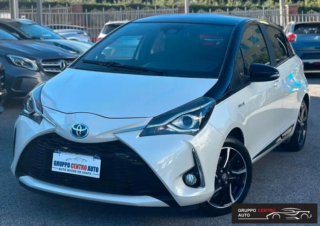 Photo 1 : Toyota Yaris 2017 Hybrid