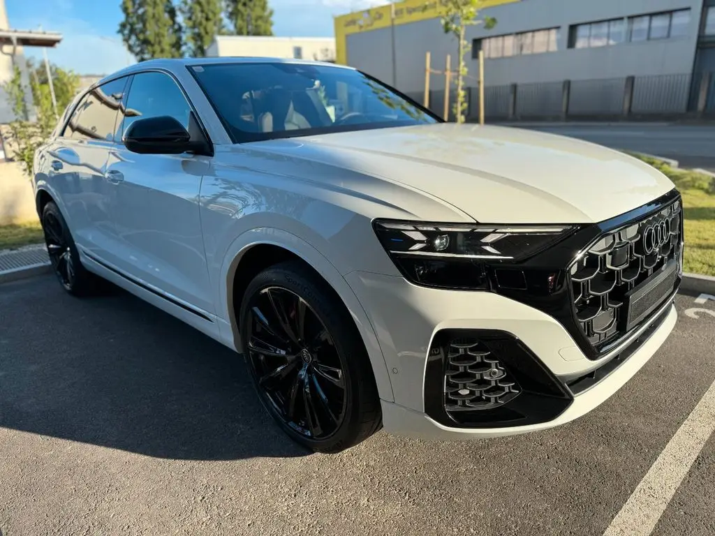 Photo 1 : Audi Q8 2024 Hybrid