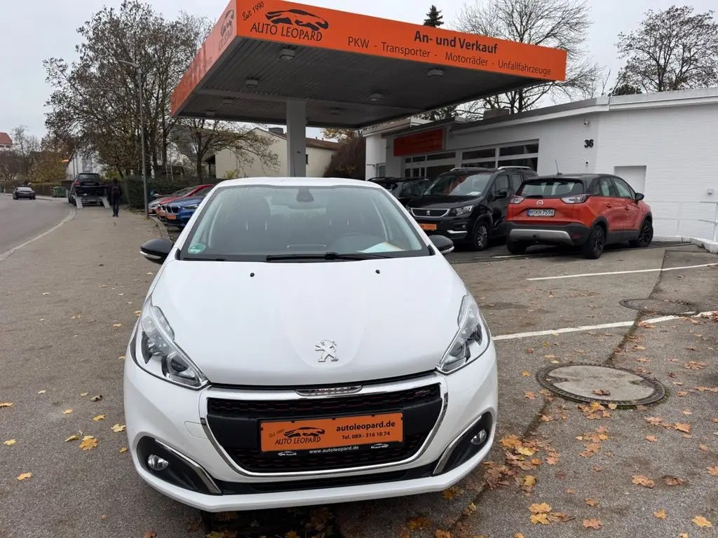 Photo 1 : Peugeot 208 2016 Essence