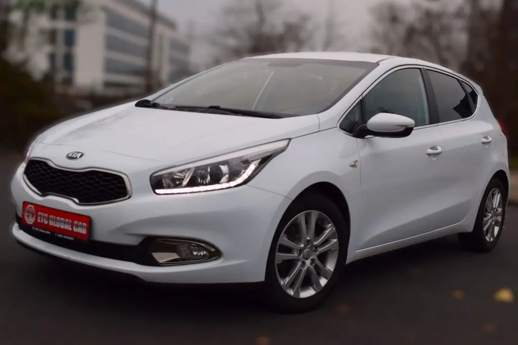 Photo 1 : Kia Ceed 2015 Petrol