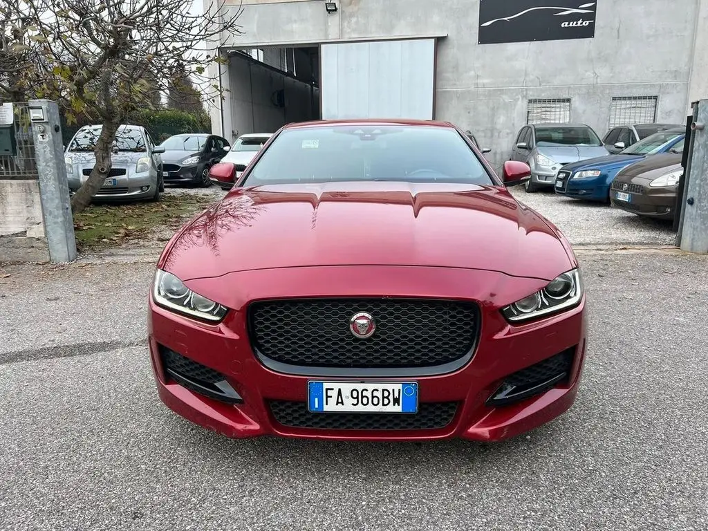 Photo 1 : Jaguar Xe 2015 Diesel