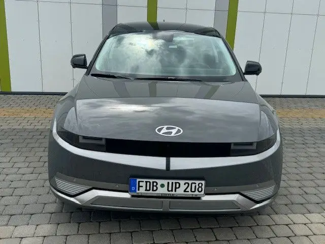 Photo 1 : Hyundai Ioniq 2023 Non renseigné