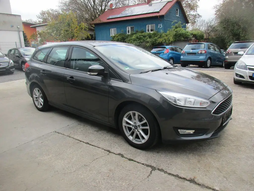 Photo 1 : Ford Focus 2016 Petrol