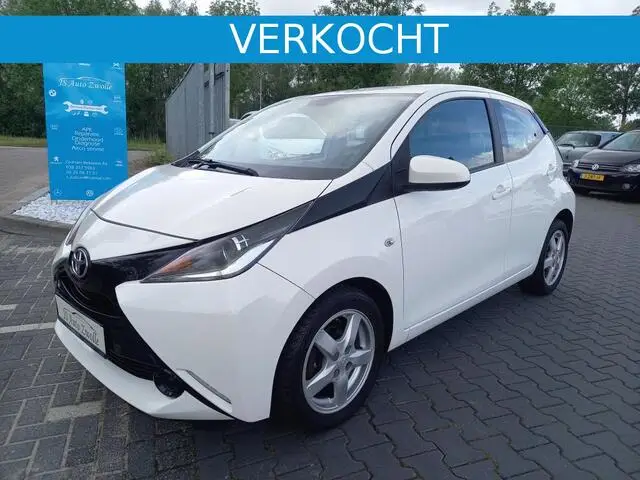 Photo 1 : Toyota Aygo 2015 Petrol