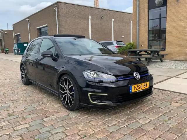 Photo 1 : Volkswagen Golf 2015 Hybride