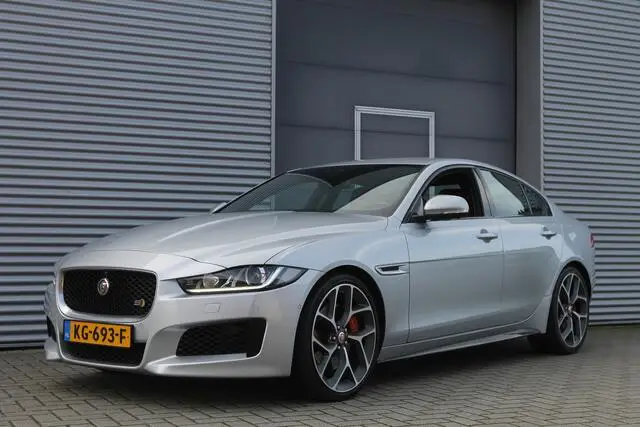 Photo 1 : Jaguar Xe 2015 Essence