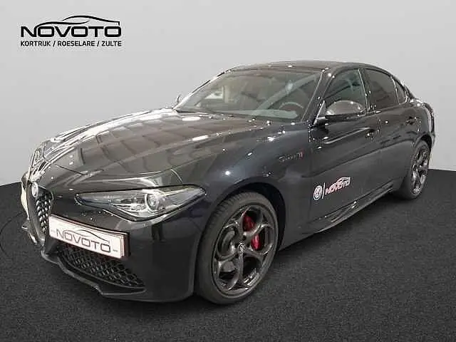 Photo 1 : Alfa Romeo Giulia 2021 Essence