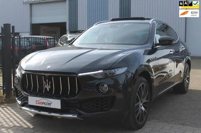 Photo 1 : Maserati Levante 2017 Essence