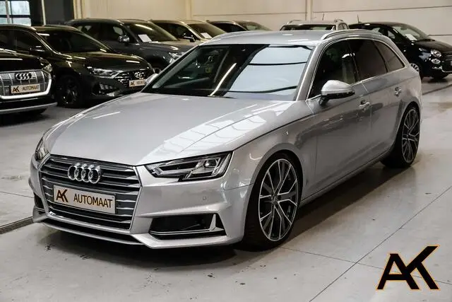 Photo 1 : Audi A4 2019 Essence