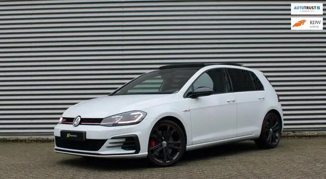 Photo 1 : Volkswagen Golf 2018 Petrol