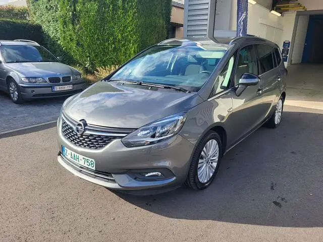 Photo 1 : Opel Zafira 2017 Petrol