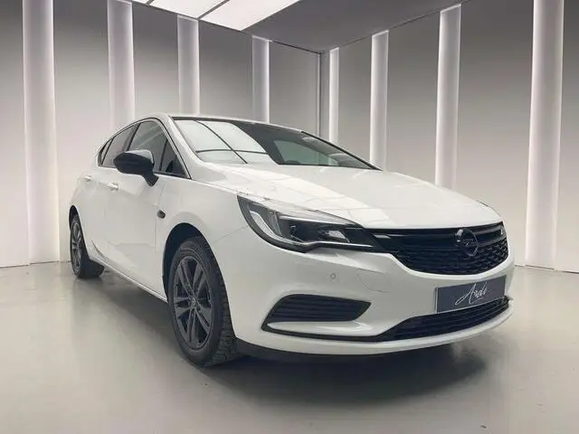 Photo 1 : Opel Astra 2019 Petrol