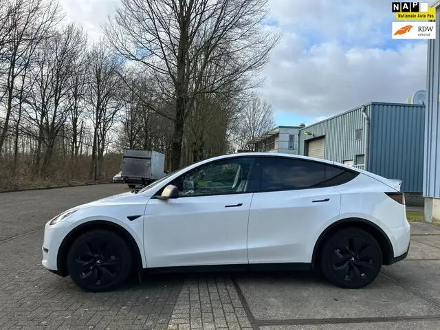 Photo 1 : Tesla Model Y 2022 Electric