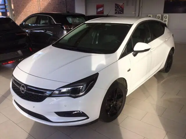 Photo 1 : Opel Astra 2019 Essence