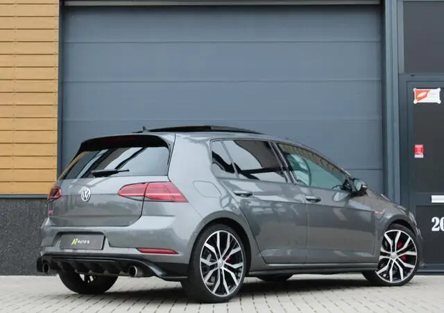 Photo 1 : Volkswagen Golf 2018 Petrol