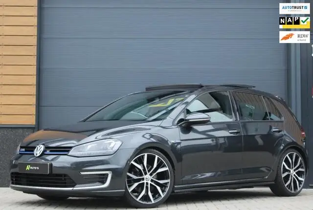 Photo 1 : Volkswagen Golf 2015 Hybride