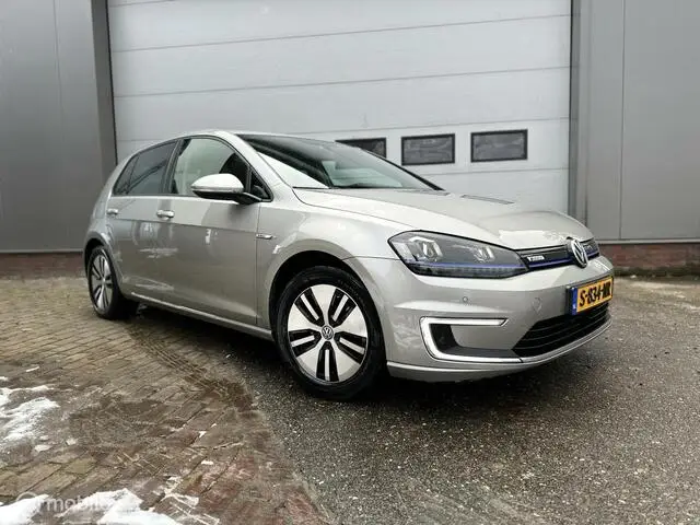 Photo 1 : Volkswagen Golf 2015 Électrique