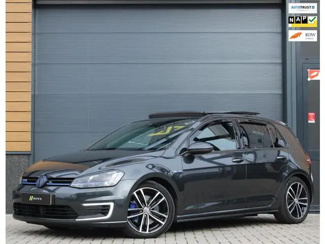 Photo 1 : Volkswagen Golf 2015 Hybrid